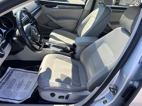 Used 2016 Volkswagen Passat 1.8T SE w/ Lighting Package image 12