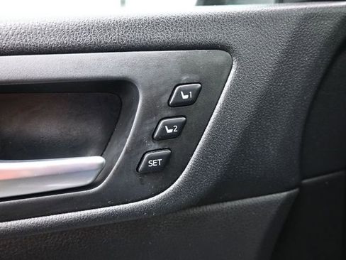 Used 2017 Toyota Highlander Limited image 29