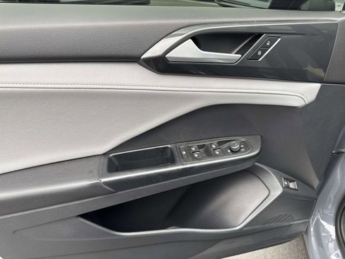 Certified 2023 Volkswagen Taos SEL image 14