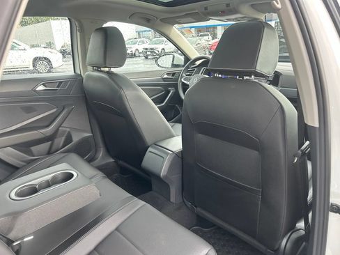 Used 2024 Volkswagen Jetta SE w/ Panoramic Sunroof Package FWD image 39