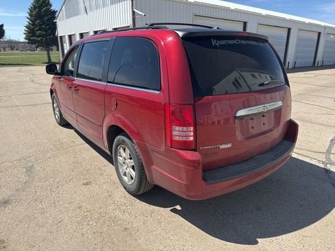 Used 2008 Chrysler Town & Country Touring image 5