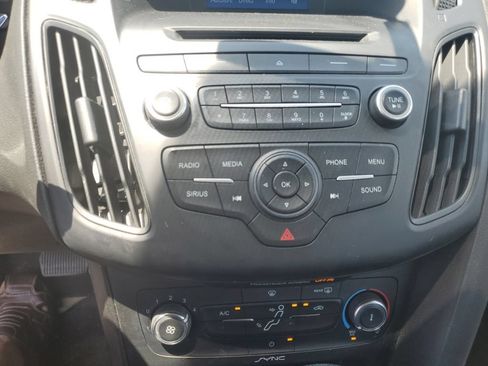 Used 2017 Ford Focus SE FWD image 13