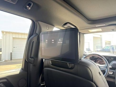 Used 2025 GMC Yukon AT4 Ultimate w/ LPO, Illumination Package AWD/4WD image 22