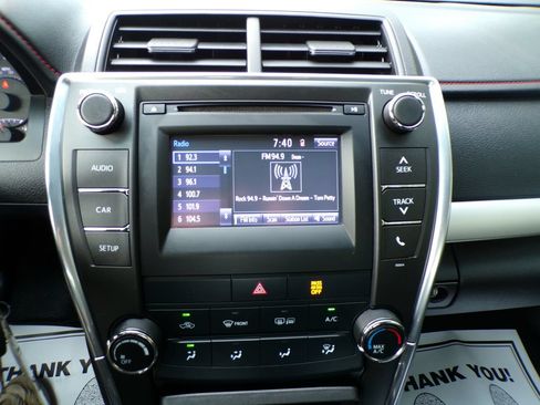 Used 2017 Toyota Camry SE FWD image 25