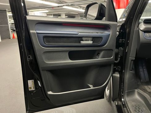Certified 2025 Volkswagen ID. Buzz Pro S RWD image 18