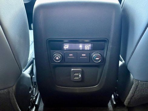 Used 2024 Buick Enclave Essence image 13