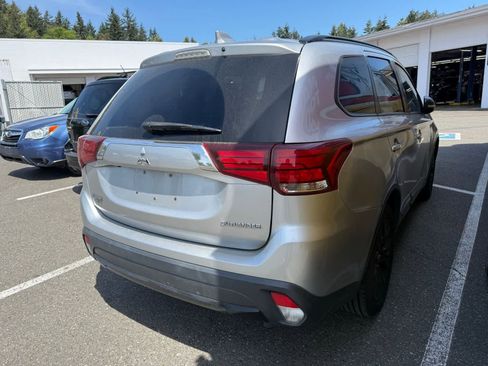 Used 2018 Mitsubishi Outlander LE FWD image 3
