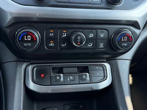 Used 2023 GMC Acadia SLT image 18