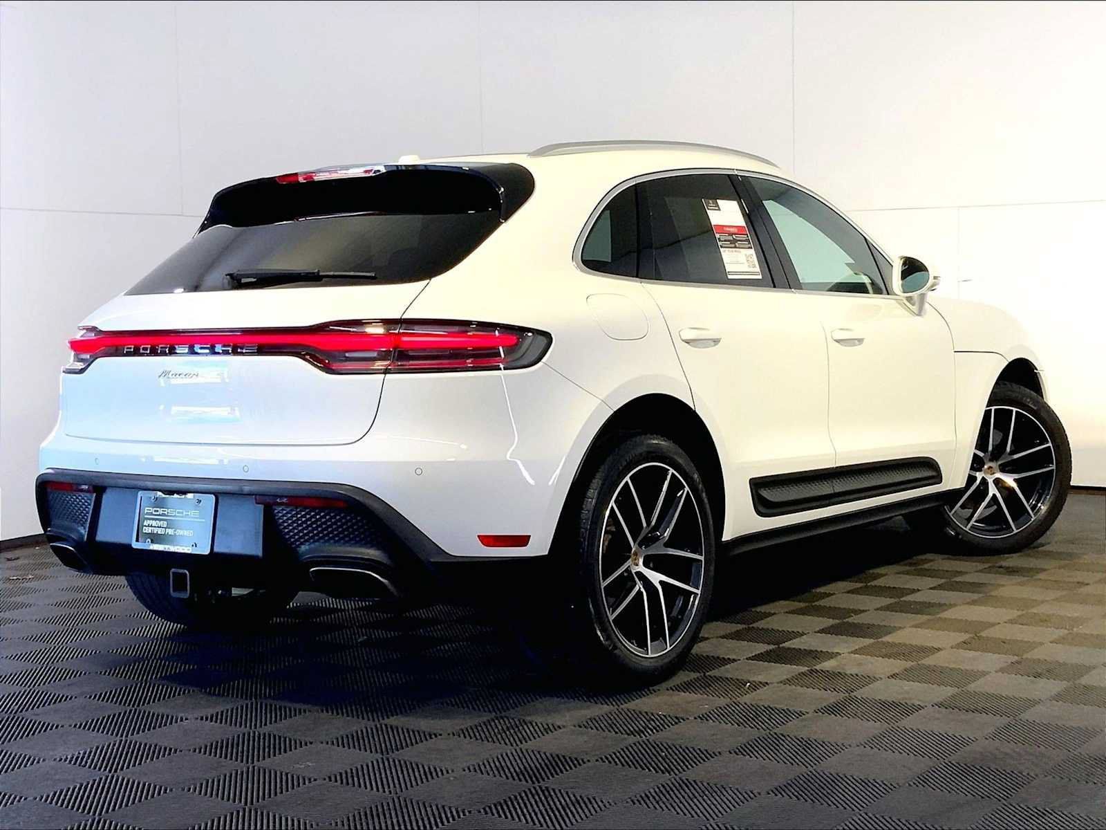 Certified 2024 Porsche Macan AWD/4WD image 7