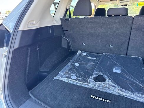 Used 2025 Nissan Rogue SV FWD image 35