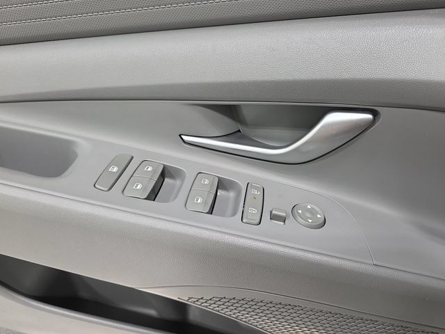 Used 2024 Hyundai Elantra SEL FWD image 28