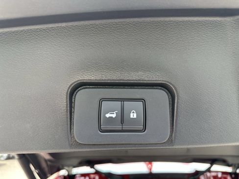 Used 2023 Nissan Rogue SL FWD image 31