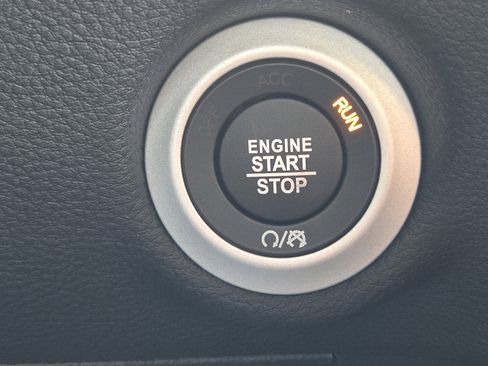 New 2026 Chrysler Pacifica Select image 13