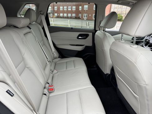 Used 2023 Nissan Rogue SV w/ SV Premium B Package image 33