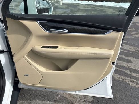 Used 2017 Cadillac XT5 FWD image 9