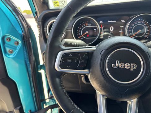 Used 2020 Jeep Wrangler Unlimited Sahara AWD/4WD image 22
