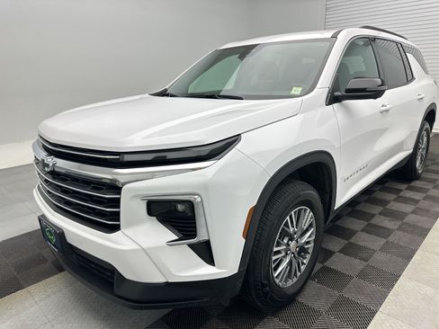 Used 2025 Chevrolet Traverse LT w/ Driver Confidence Package AWD/4WD image 25