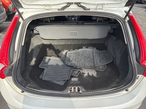 Used 2015 Volvo V60 T5 Cross Country w/ Climate Package image 26