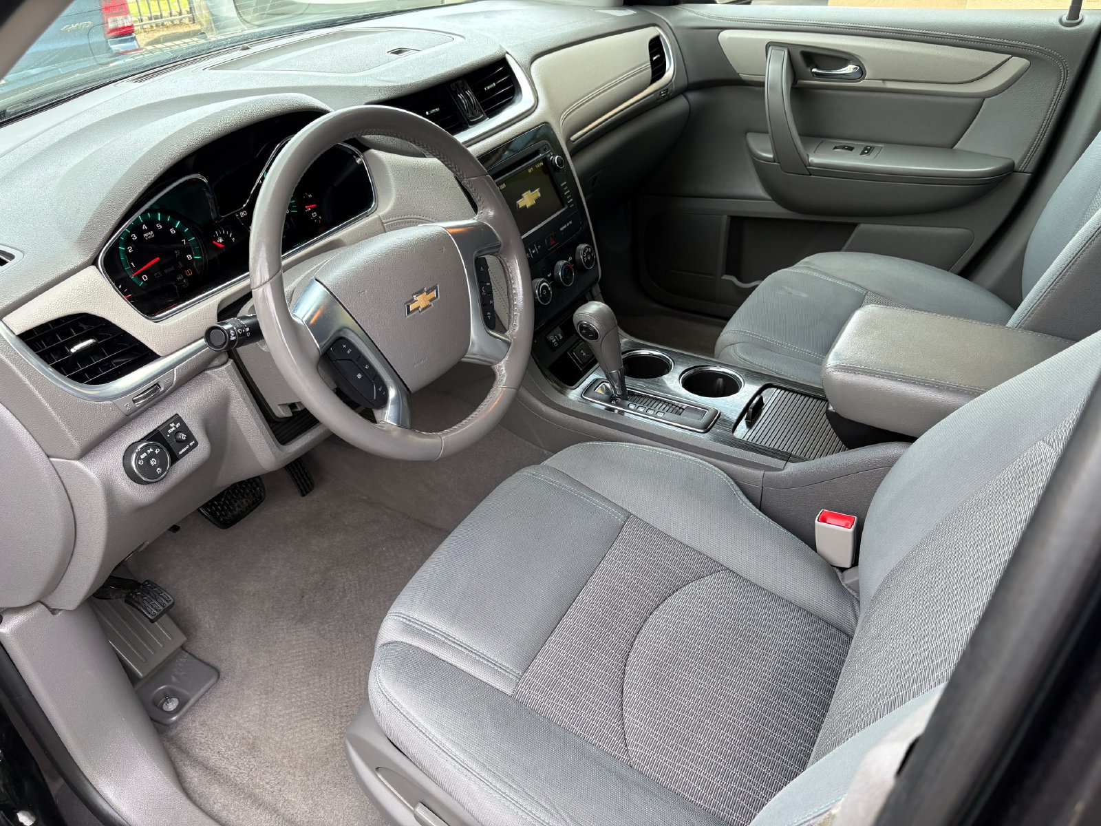 Used 2017 Chevrolet Traverse LT FWD image 11