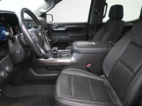 Used 2022 Chevrolet Silverado 1500 LTZ AWD/4WD image 16