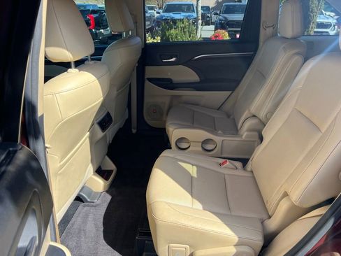 Used 2015 Toyota Highlander Limited FWD image 17