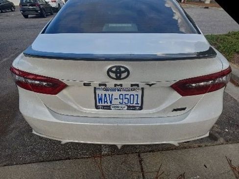 Used 2022 Toyota Camry XSE FWD image 8