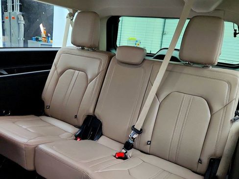 Used 2022 Ford Expedition Max Limited image 23