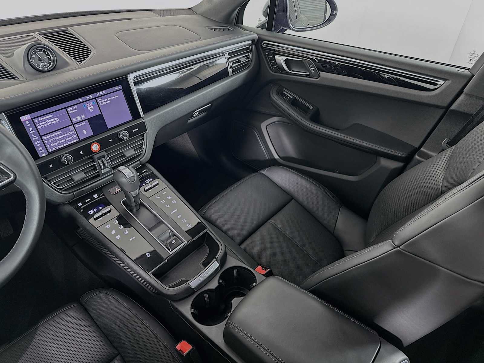 Certified 2026 Porsche Macan AWD/4WD image 25
