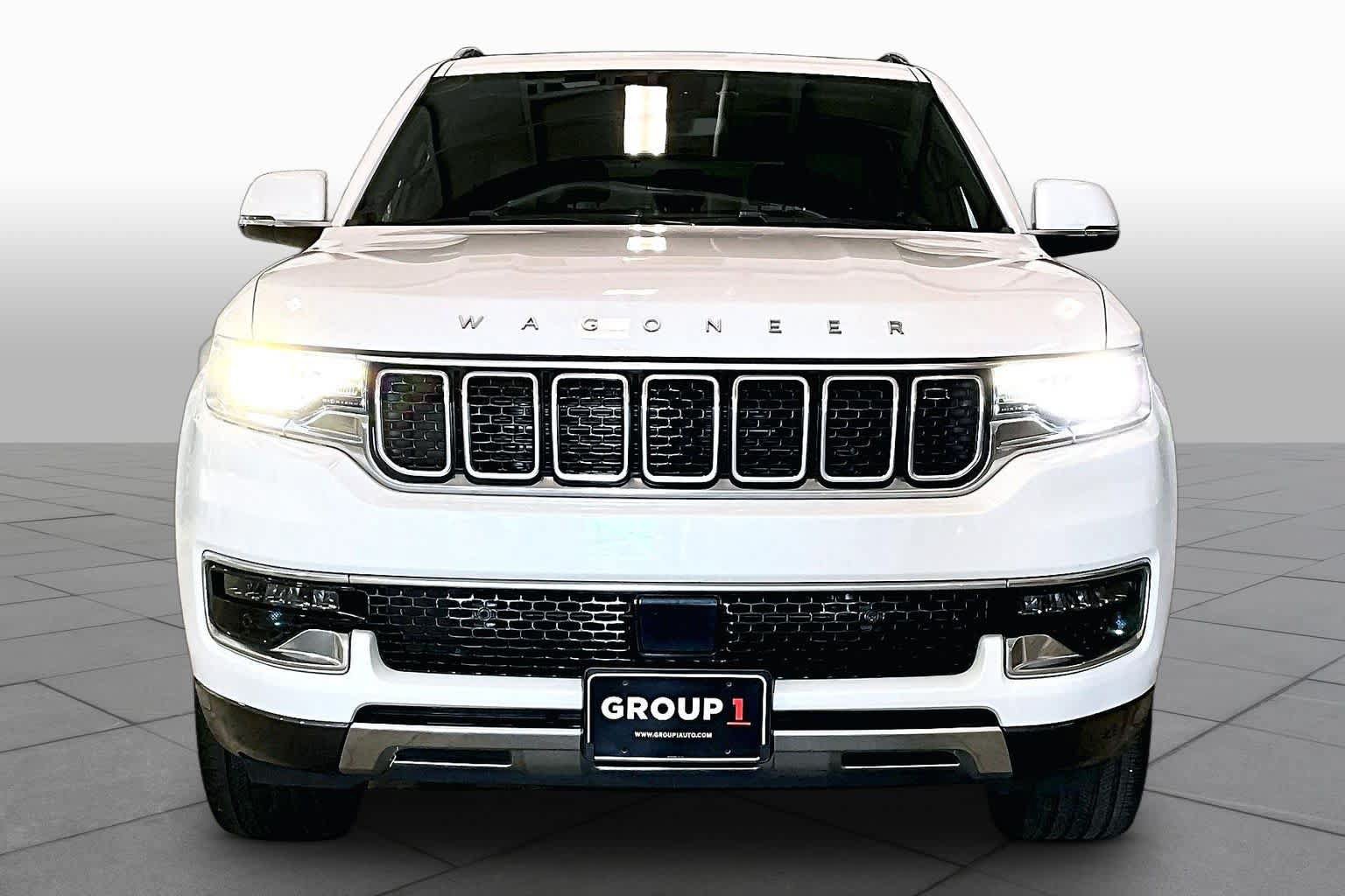 Used 2022 Jeep Wagoneer Series III w/ Premium Group I AWD/4WD image 3