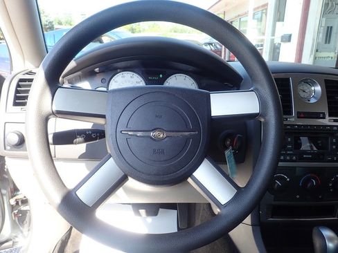 Used 2007 Chrysler 300 image 6