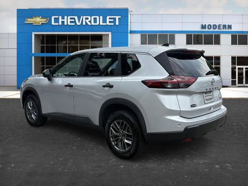Used 2024 Nissan Rogue S AWD/4WD image 3