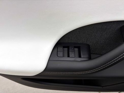 Used 2022 Tesla Model X image 12