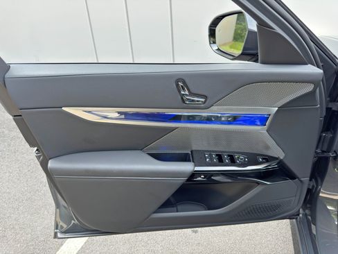 Used 2026 BMW 740i w/ Premium Package RWD image 50