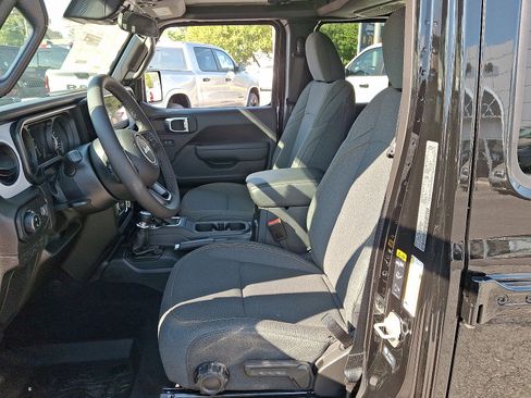 New 2025 Jeep Gladiator Sport image 13