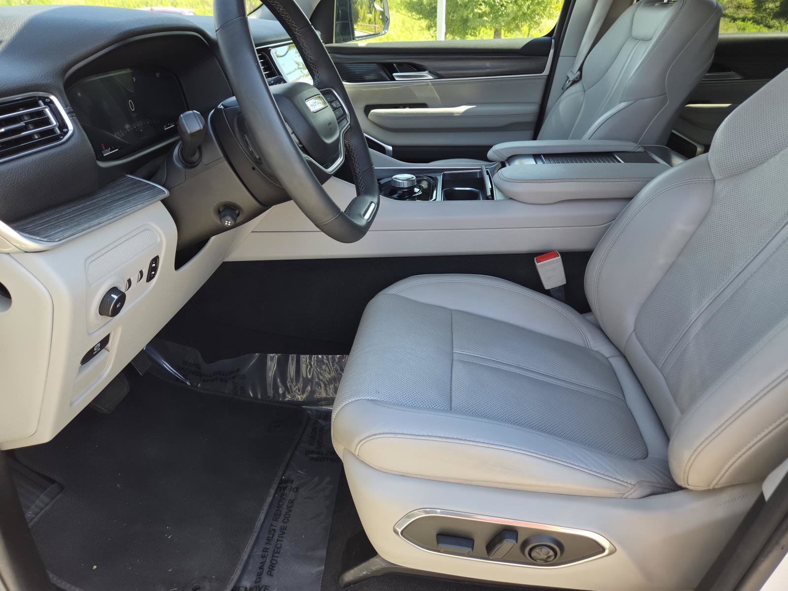 Used 2024 Jeep Wagoneer Series II w/ Flexible Seating Group RWD image 23