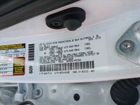 Used 2022 Toyota Tacoma SR5 w/ Technology Package image 23