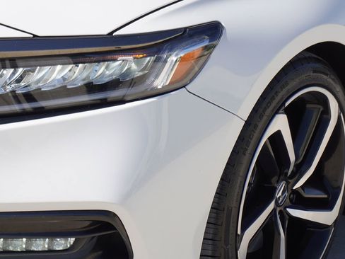 Used 2019 Honda Accord Sport image 2