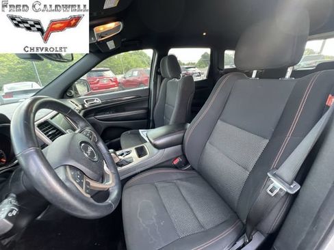 Used 2017 Jeep Grand Cherokee Laredo AWD/4WD image 24
