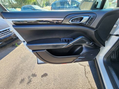 Used 2014 Porsche Cayenne Platinum Edition AWD/4WD image 14