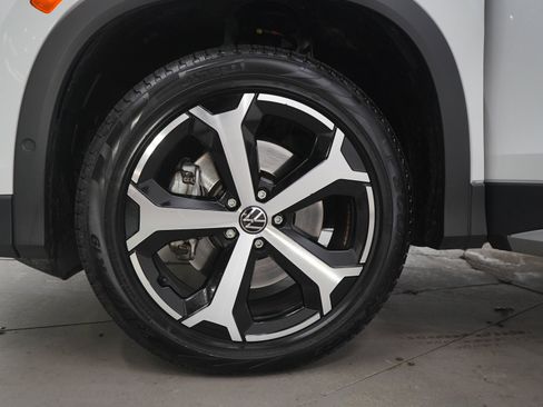 Used 2026 Volkswagen Tiguan SE AWD/4WD image 30