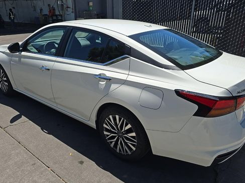 Used 2025 Nissan Altima 2.5 SV FWD image 6