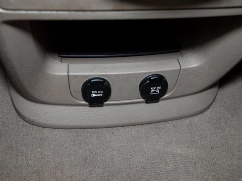 Used 2014 Chrysler Town & Country Touring FWD image 18