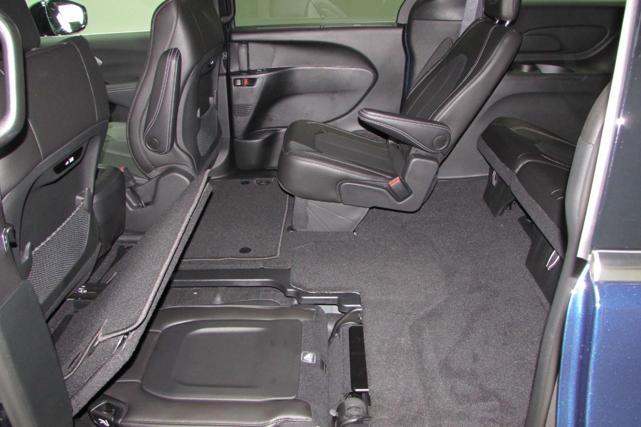 New 2025 Chrysler Pacifica Select FWD image 28