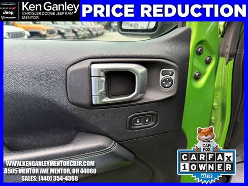 Used 2018 Jeep Wrangler Unlimited Sahara AWD/4WD image 11