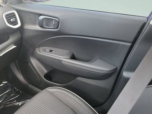 Certified 2025 Hyundai Venue Limited FWD image 16