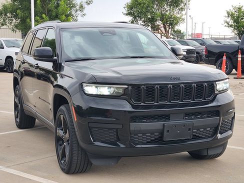 Used 2023 Jeep Grand Cherokee L Laredo AWD/4WD image 3