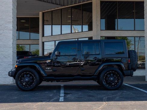 Used 2016 Jeep Wrangler Unlimited Sahara w/ Connectivity Group AWD/4WD image 5