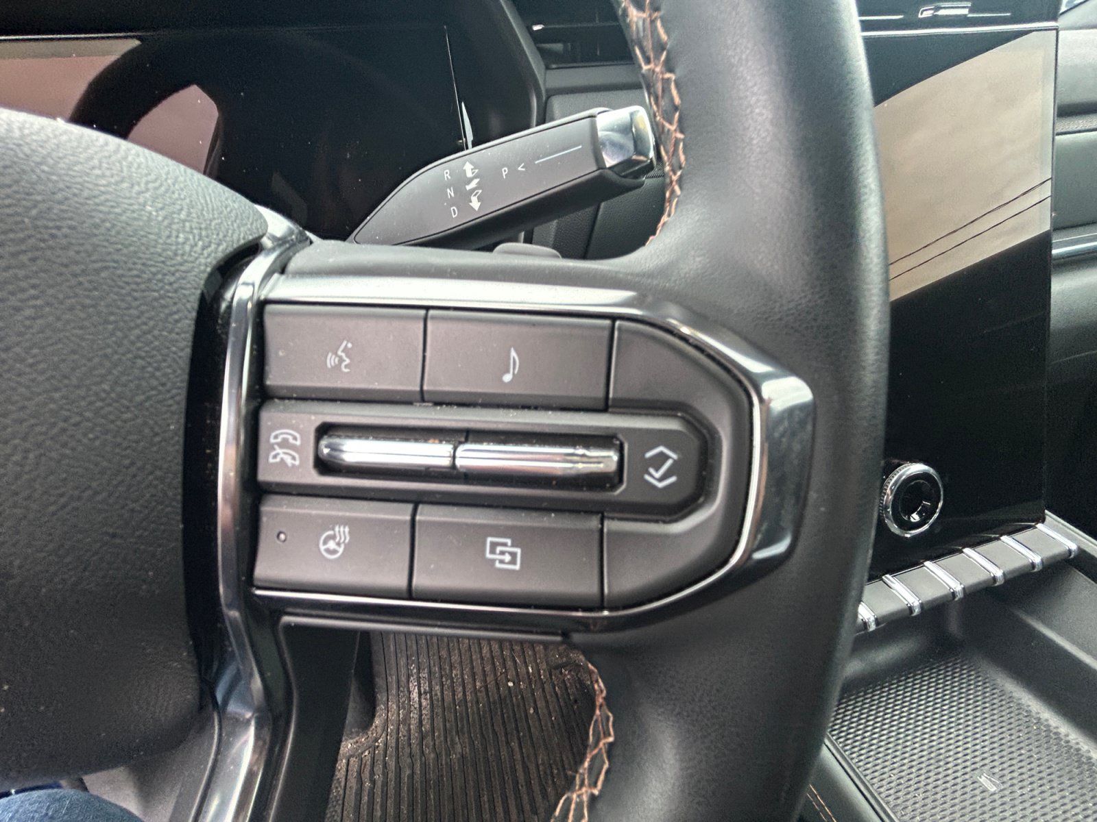 Used 2026 GMC Terrain AT4 w/ LPO, Floor Liner Package AWD/4WD image 17