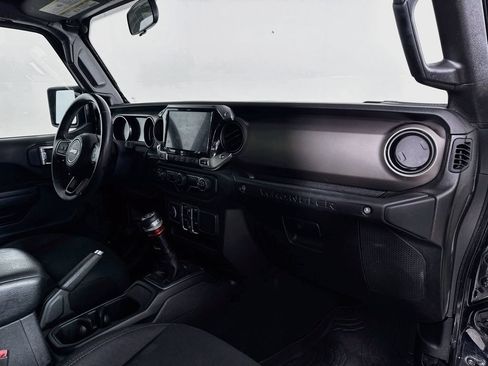 Used 2018 Jeep Wrangler Unlimited Sport S AWD/4WD image 28