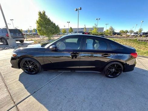 Used 2023 Honda Civic Sport image 4